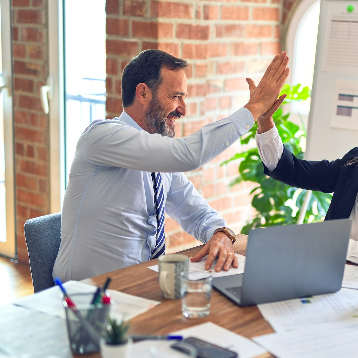 man in white dress shirt sitting beside woman in black long sleeve shirt